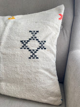 Charger l'image dans la galerie, Housse de coussin à motifs berbères