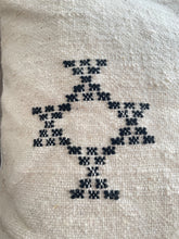 Charger l'image dans la galerie, Housse de coussin à motifs berbères