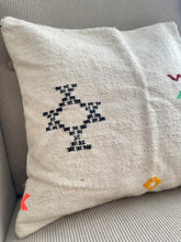 Charger l'image dans la galerie, Housse de coussin à motifs berbères