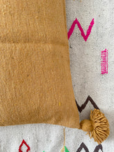 Charger l&#39;image dans la galerie, Housse de coussin berbère ocre
