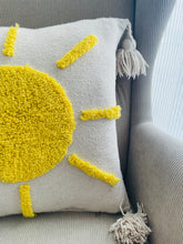 Charger l&#39;image dans la galerie, Housse de coussin &quot;Soleil&quot;
