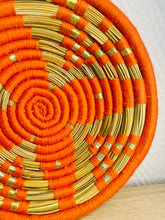 Charger l&#39;image dans la galerie, Plat décoratif &quot;Orange et doré&quot;
