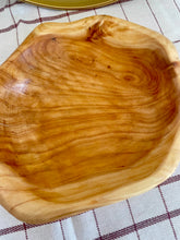 Charger l&#39;image dans la galerie, Coupe en bois d&#39;olivier n°2

