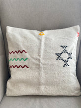 Charger l&#39;image dans la galerie, Housse de coussin à motifs berbères
