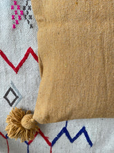 Charger l&#39;image dans la galerie, Housse de coussin berbère ocre
