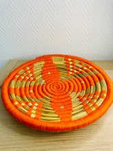 Charger l&#39;image dans la galerie, Plat décoratif &quot;Orange et doré&quot;
