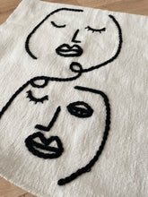 Charger l&#39;image dans la galerie, Housse de coussin Visages
