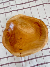 Charger l&#39;image dans la galerie, Coupe en bois d&#39;olivier n°1
