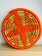 Charger l&#39;image dans la galerie, Plat décoratif &quot;Orange et doré&quot;
