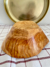 Charger l&#39;image dans la galerie, Coupe en bois d&#39;olivier n°2
