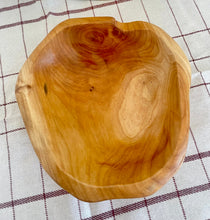 Charger l&#39;image dans la galerie, Coupe en bois d&#39;olivier n°1
