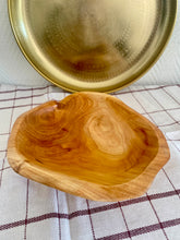 Charger l&#39;image dans la galerie, Coupe en bois d&#39;olivier n°1
