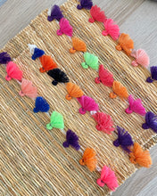 Charger l&#39;image dans la galerie, Set de table à pompons
