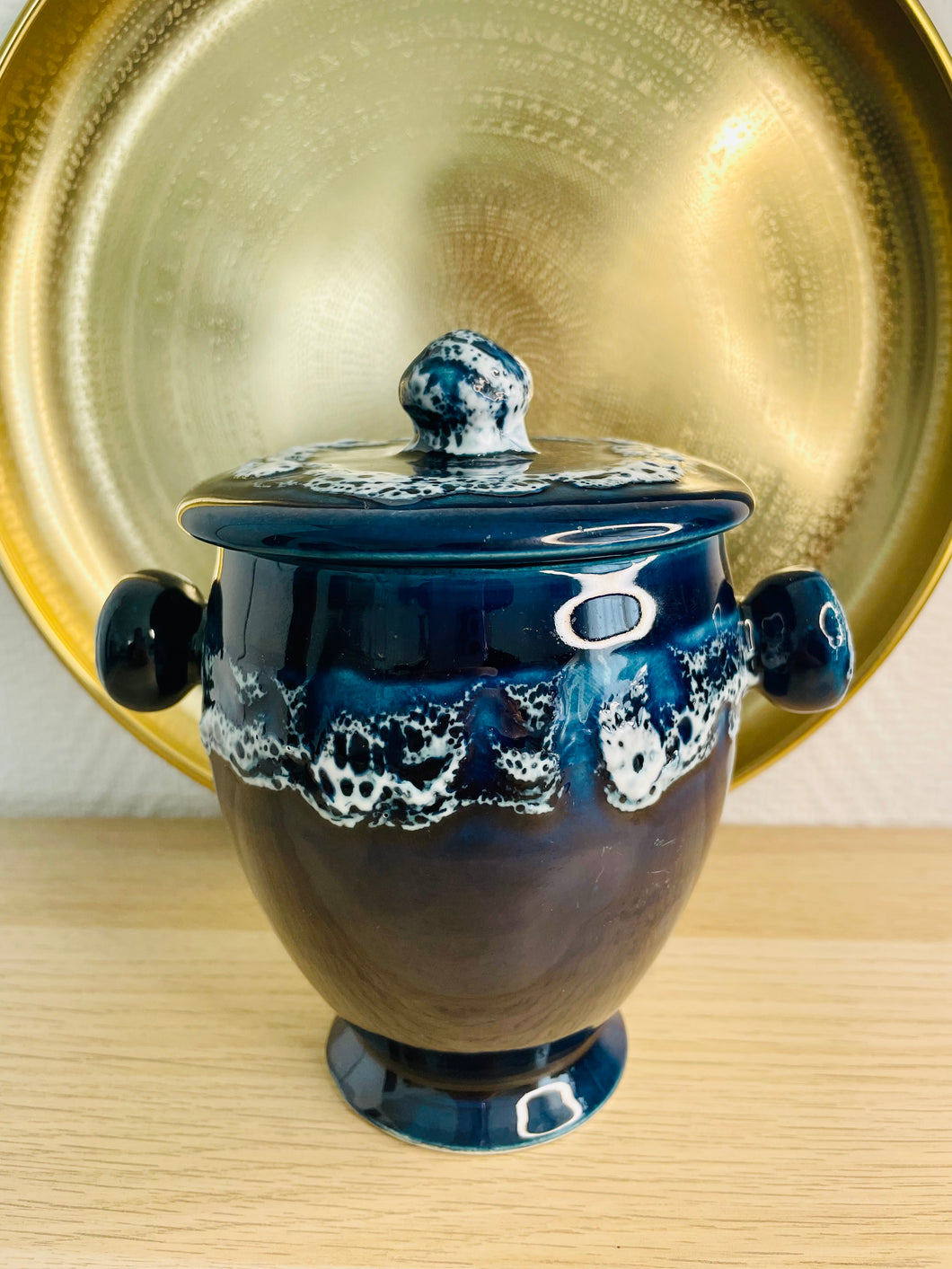 Pot en céramique à couvercle