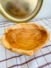 Charger l&#39;image dans la galerie, Coupe en bois d&#39;olivier n°2
