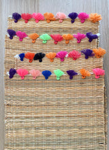 Charger l&#39;image dans la galerie, Set de table à pompons
