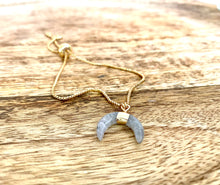 Charger l&#39;image dans la galerie, Bracelet Lune « Labradorite »
